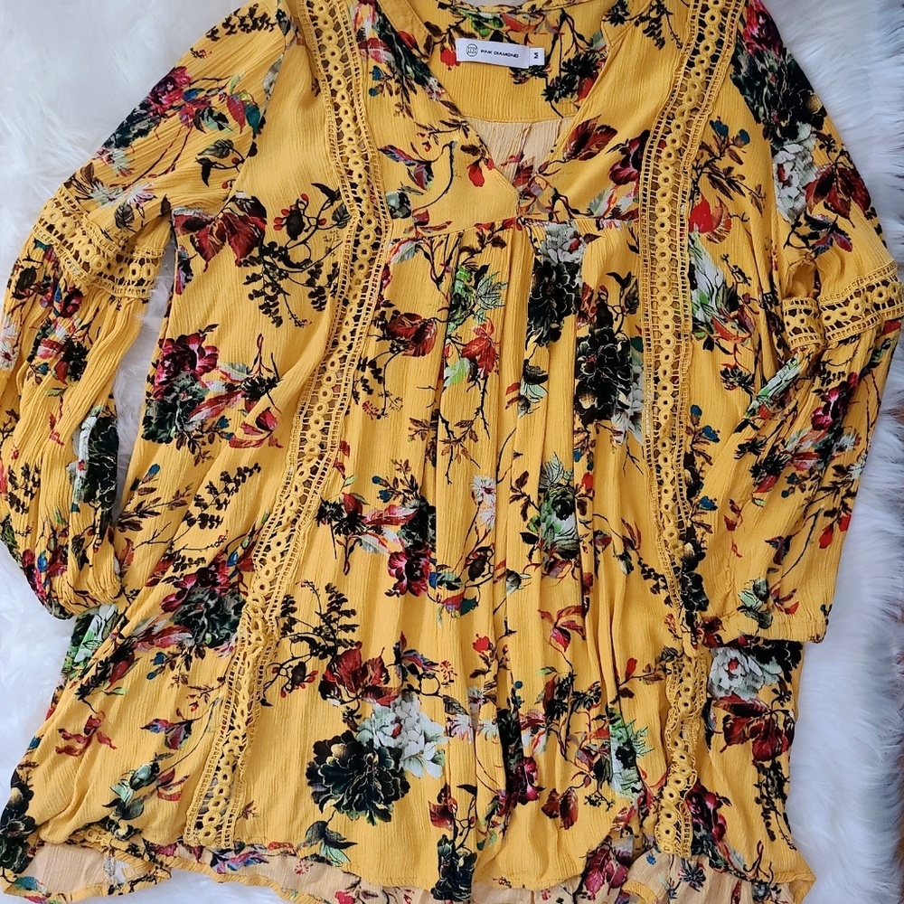Pink Diamond brand tunic blouse size medium